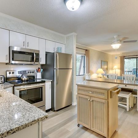 Hilton Head Condo With Balcony And Pool, Walk To Beach ฮิลตันเฮดไอส์แลนด์ ภายนอก รูปภาพ