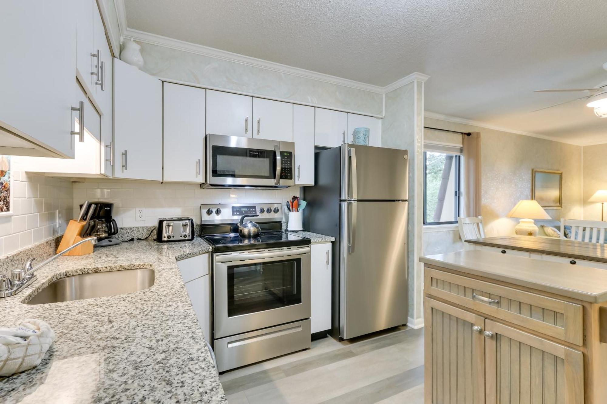 Hilton Head Condo With Balcony And Pool, Walk To Beach ฮิลตันเฮดไอส์แลนด์ ภายนอก รูปภาพ